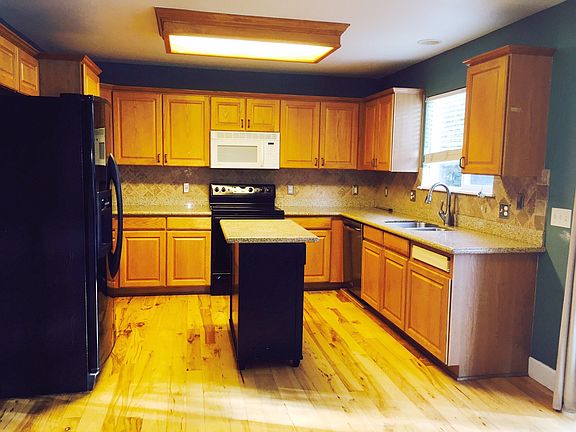 Kitchen (Microwave will be replaced)