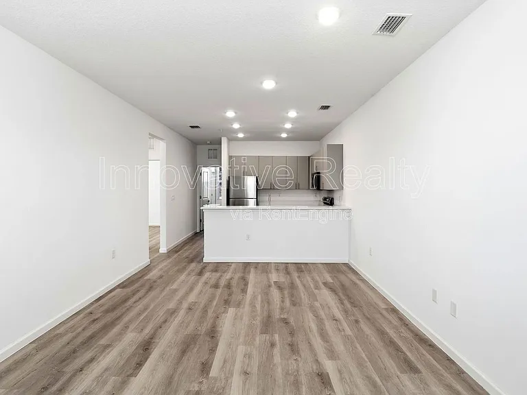 Venture Apartments — Photo 92
