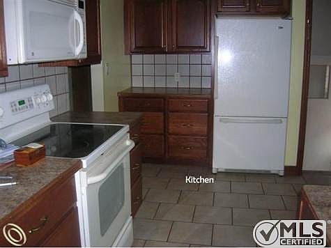 1042 bentley kitchen.JPG