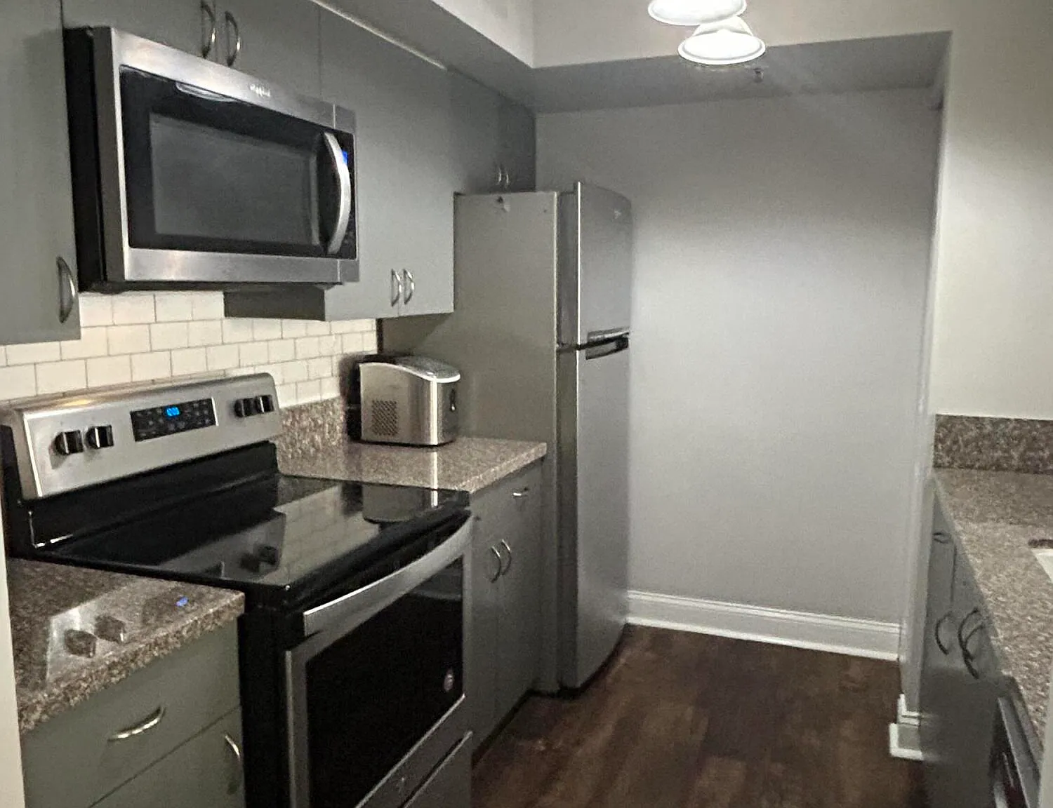 2 bed, 1.0 bath, 922 sqft, $2,300 — Photo 3