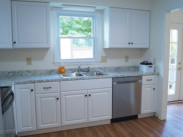 402 Forest Ct — Photo 16