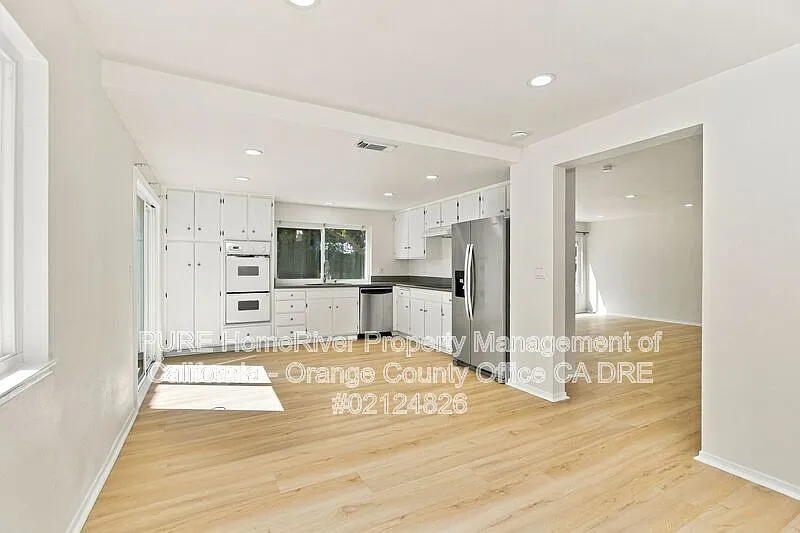 4 bed, 3.0 bath, 2800 sqft, $5,900 — Photo 4