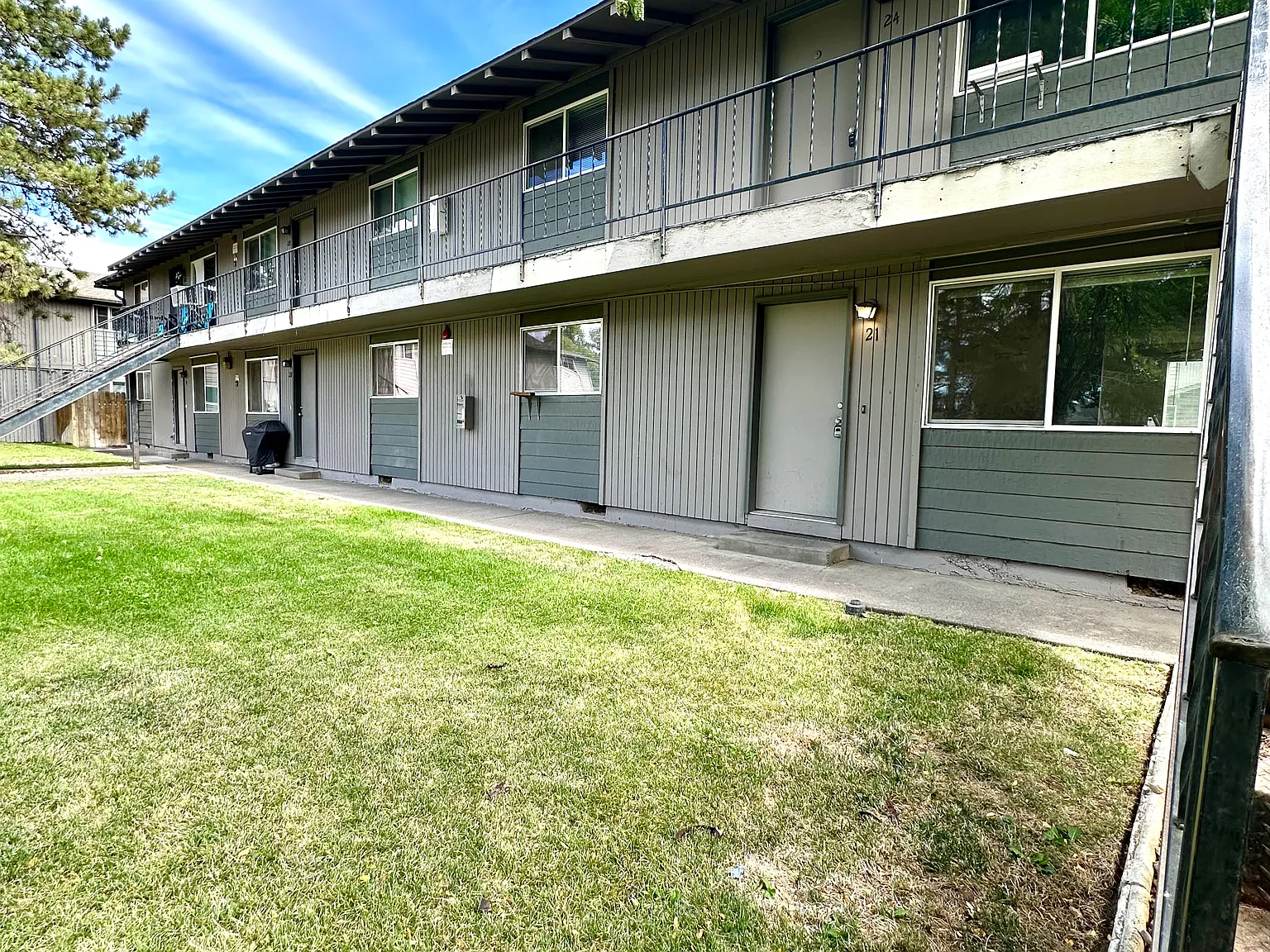 3 bed, 1.5 bath, 1025 sqft, $1,695 — Photo 1