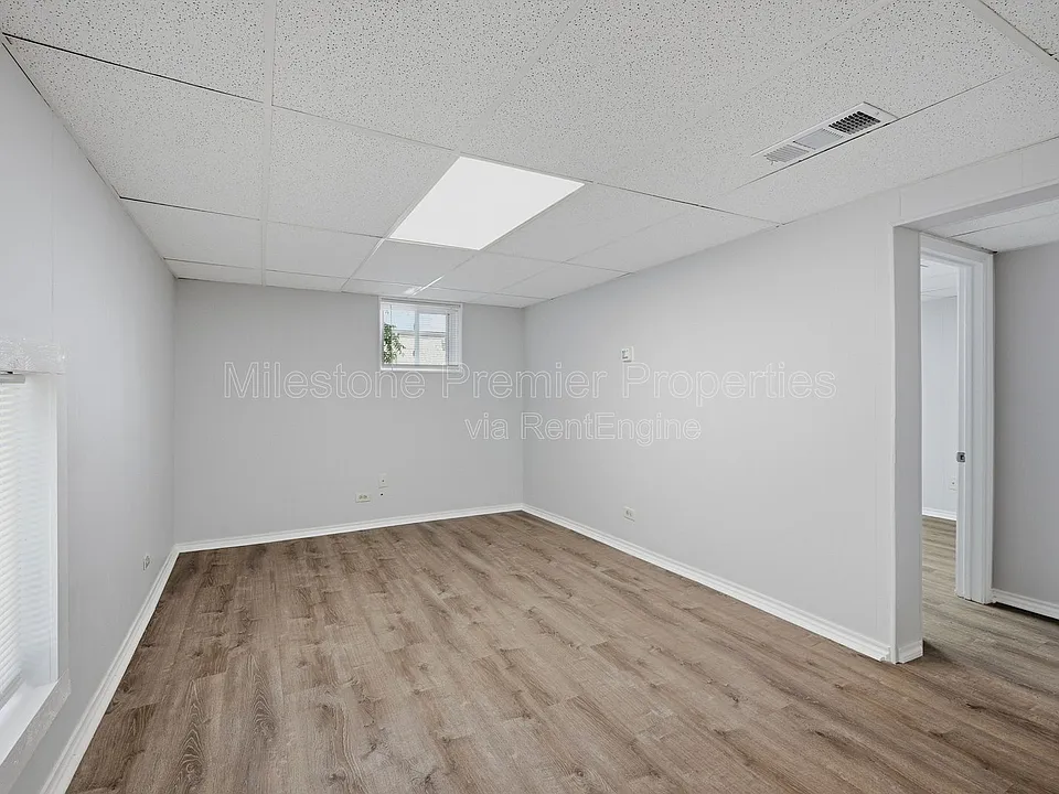 310 S Barrett Ave #101