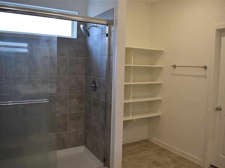 9742 Burlington Bristol Dr — Photo 23