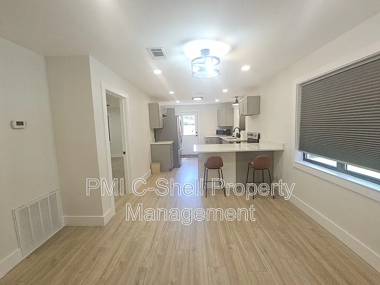 913 W Hernandez St — Photo 15