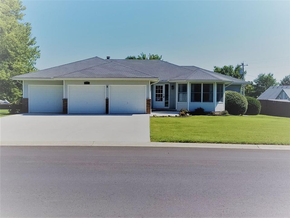 1st image of 3404 Lakeshore Dr