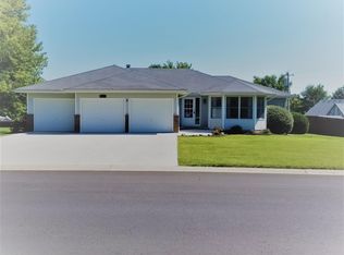 3404 Lakeshore Dr, Winfield, KS 67156