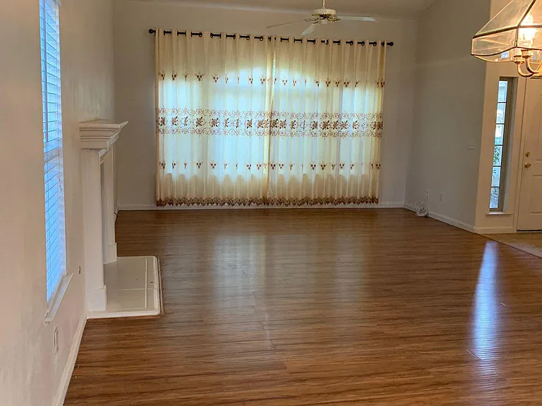 2832 E Cromwell Ave — Photo 7
