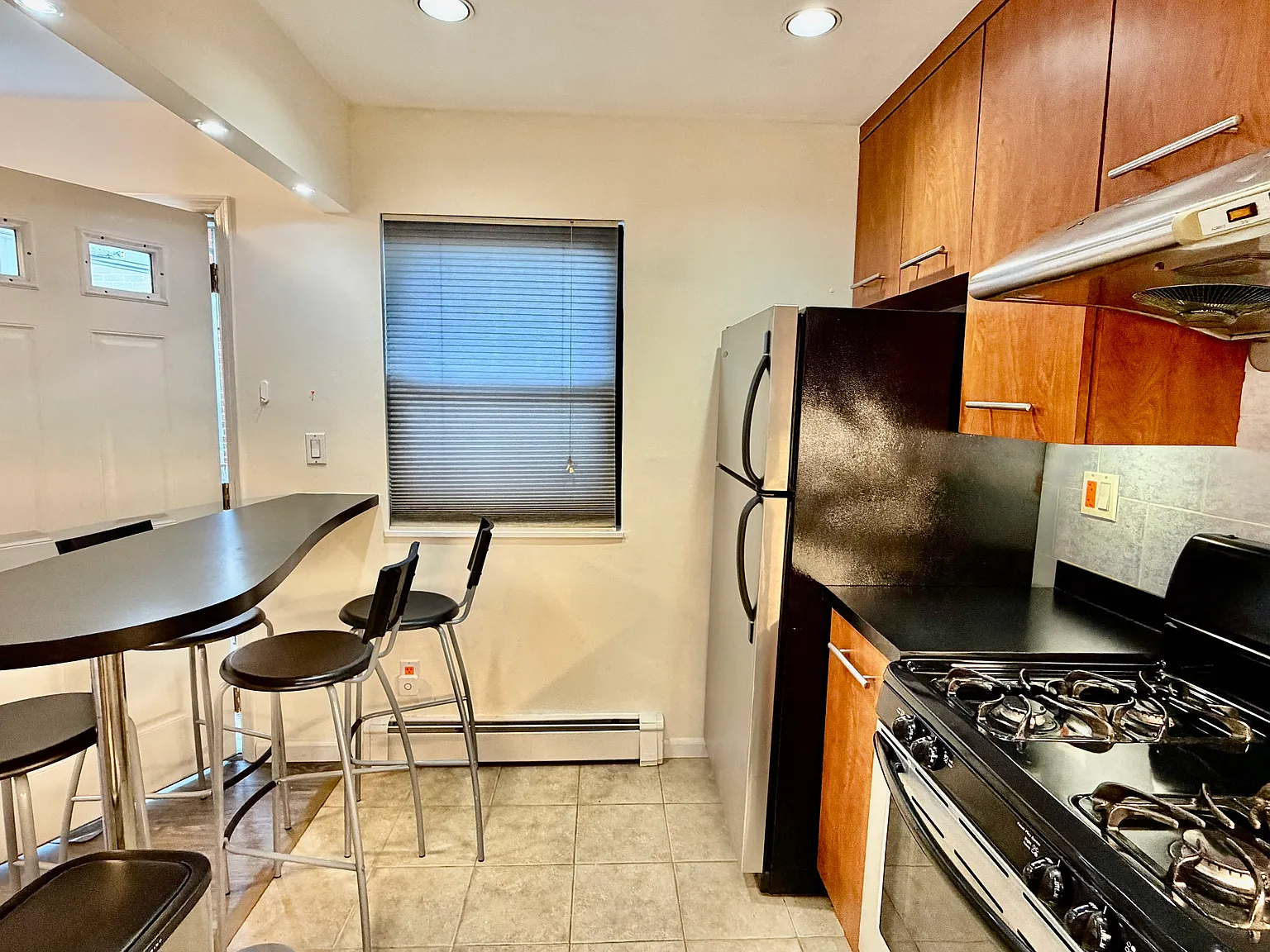 6917 Little Neck Pkwy — Photo 3