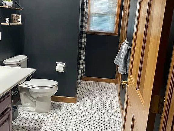 4th image of 718 S Jordan Dr
