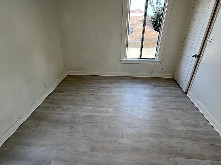 1475 E 23rd St #3.5 — Photo 3