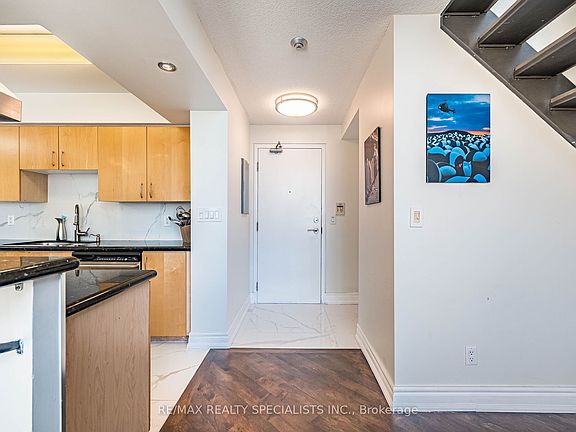 5th image of 250 Manitoba St #838