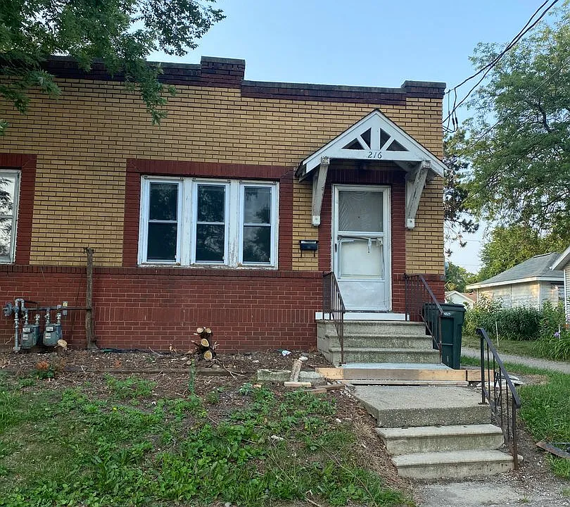 216 Pleasant St