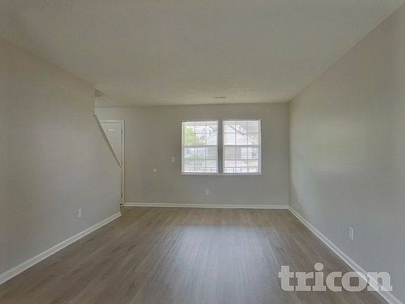 3rd image of 313 Green Rose Rd