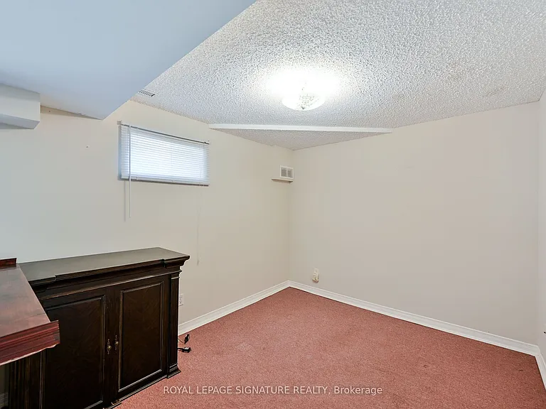556 Farwell Cres #LOWER — Photo 21