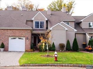 106 Carriage Ct, Allendale, NJ 07401
