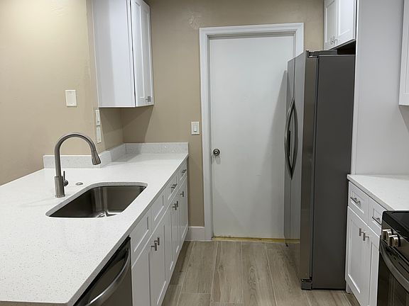 5th image of 4327 SW 7th Pl #4327