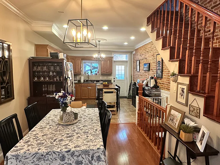 704 S Linwood Ave — Photo 4