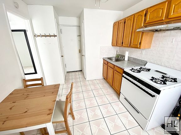 3rd image of 129 Mott St #3/6