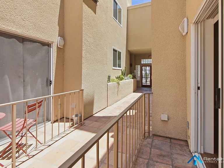 4139 Cahuenga Blvd #102 — Photo 23