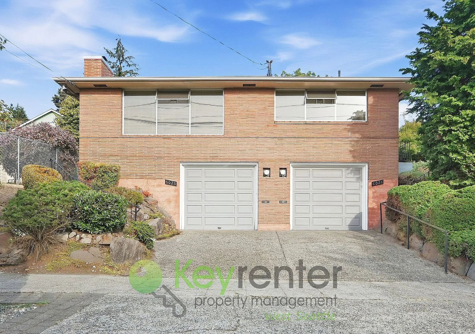Charming 2 Bedroom Seattle Home with Private Backyard & Garage — Photo 1
