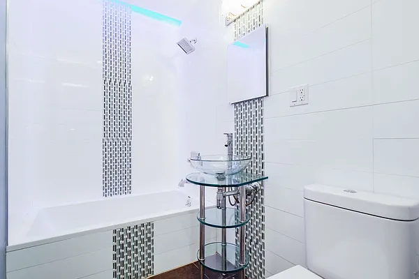 Rented by Nooklyn NYC LLC | media 84