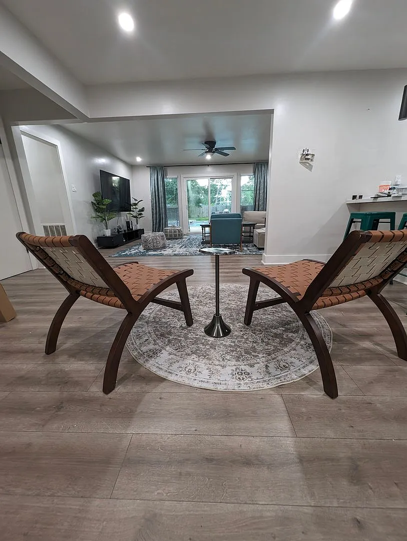 4 Bed 2 Bath — Photo 4