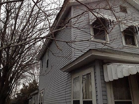 3rd image of 406 S Joliet St