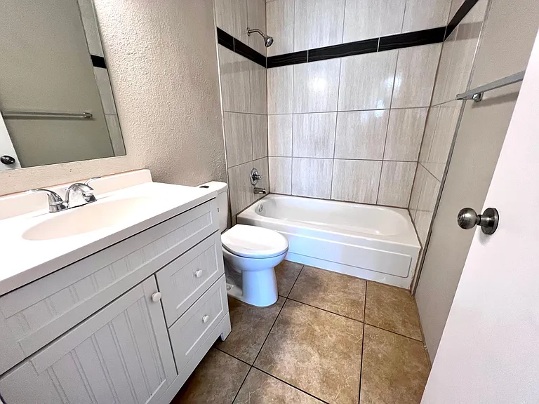 5125 E 2nd St #4 — Photo 10