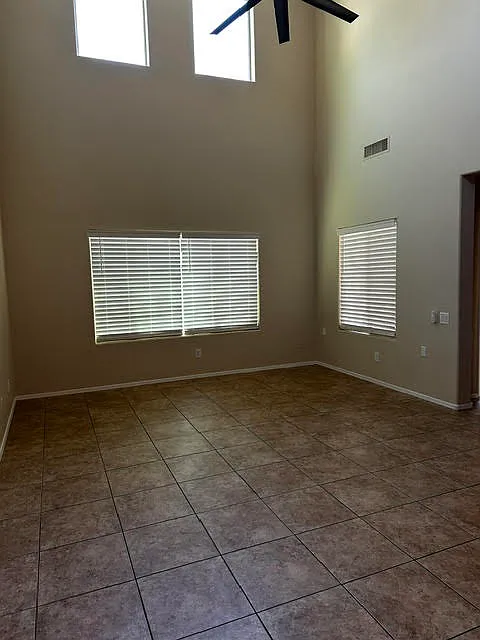 3 bed, 2.5 bath, 2094 sqft, $2,650 — Photo 4