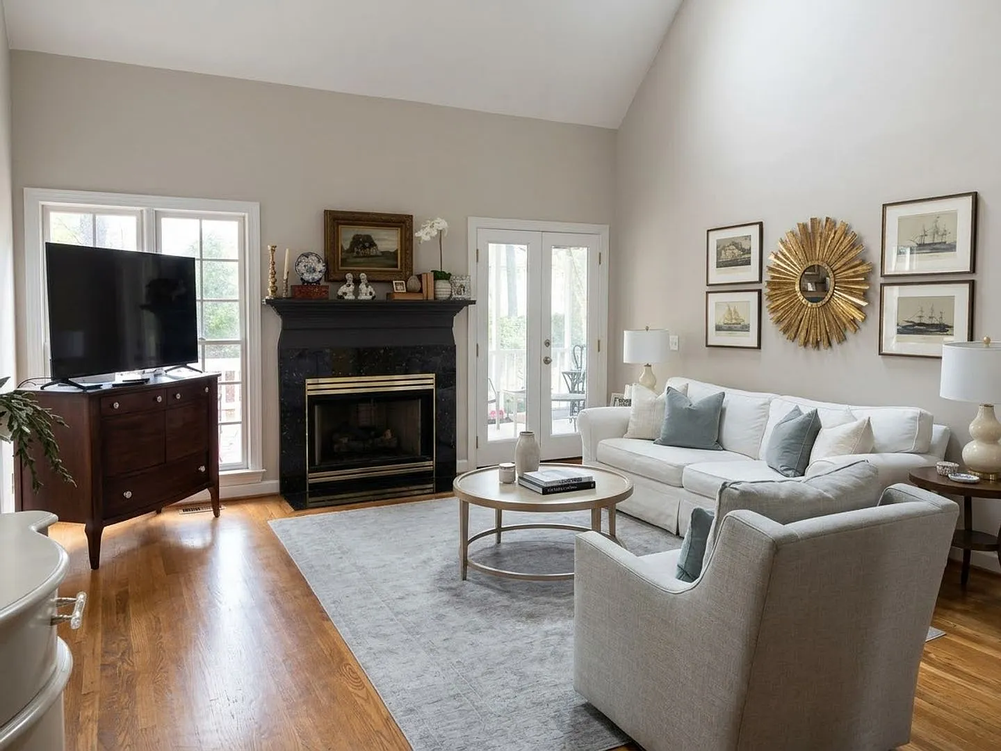Charming home located on a quiet cul-de-sac — Photo 3