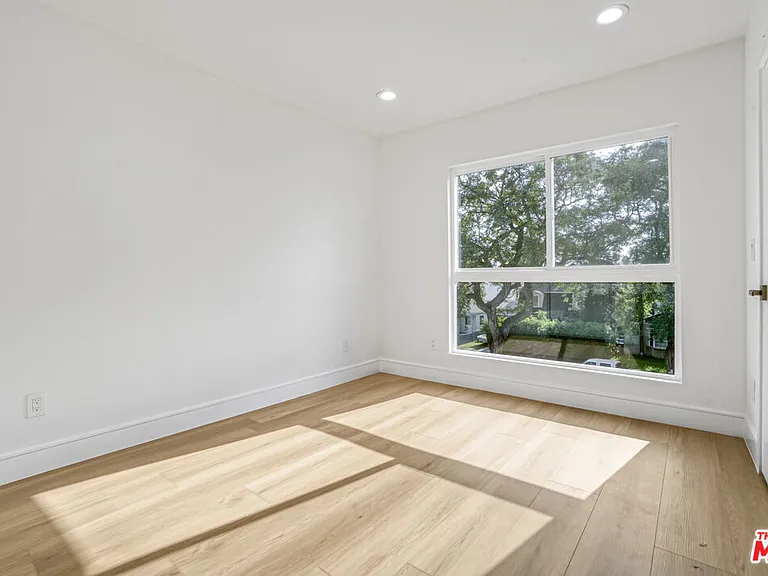 2057 2/4 S Garth Ave — Photo 18