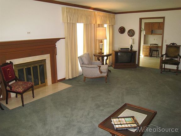 3rd image of 159 Windwood Point