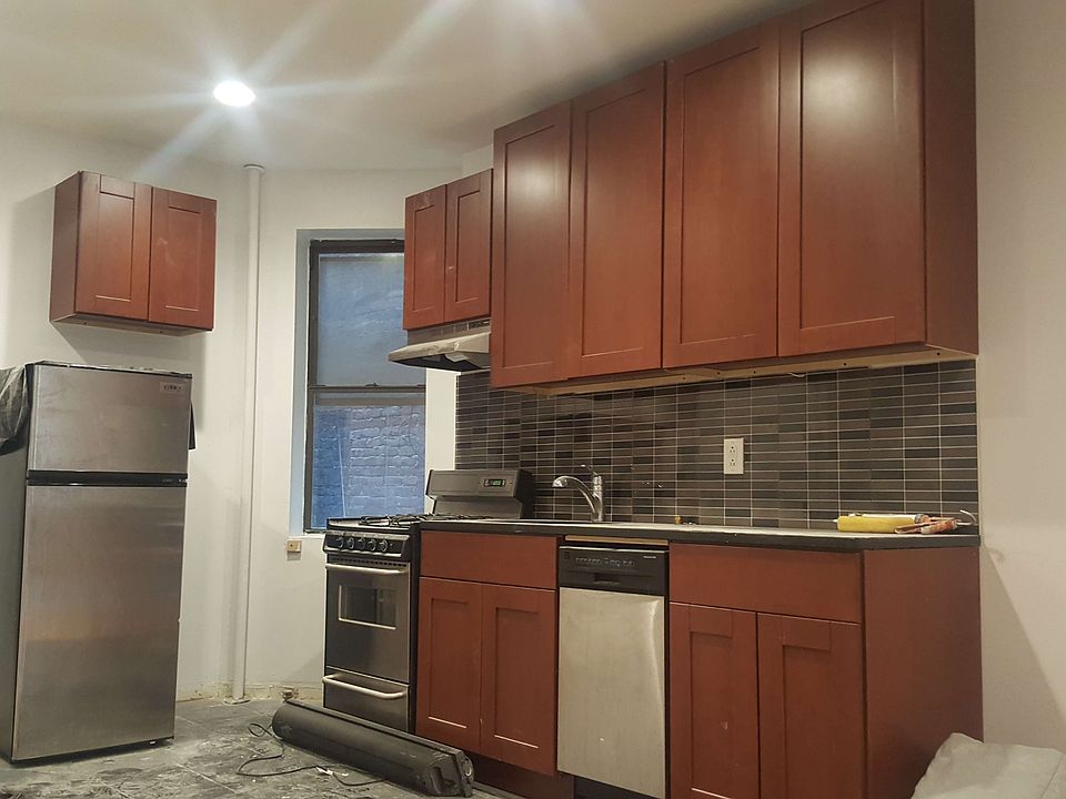 1st image of 330 W 49th St APT 4FW