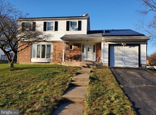 102 Colonial Rd, Edgewater Park, NJ 08010