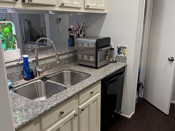 5th image of 1202 Thorpe Ln #10