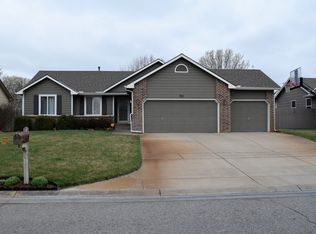 952 N Old Trail Rd, Valley Center, KS 67147