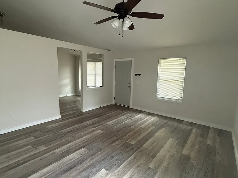 300 Macgregor Dr — Photo 4