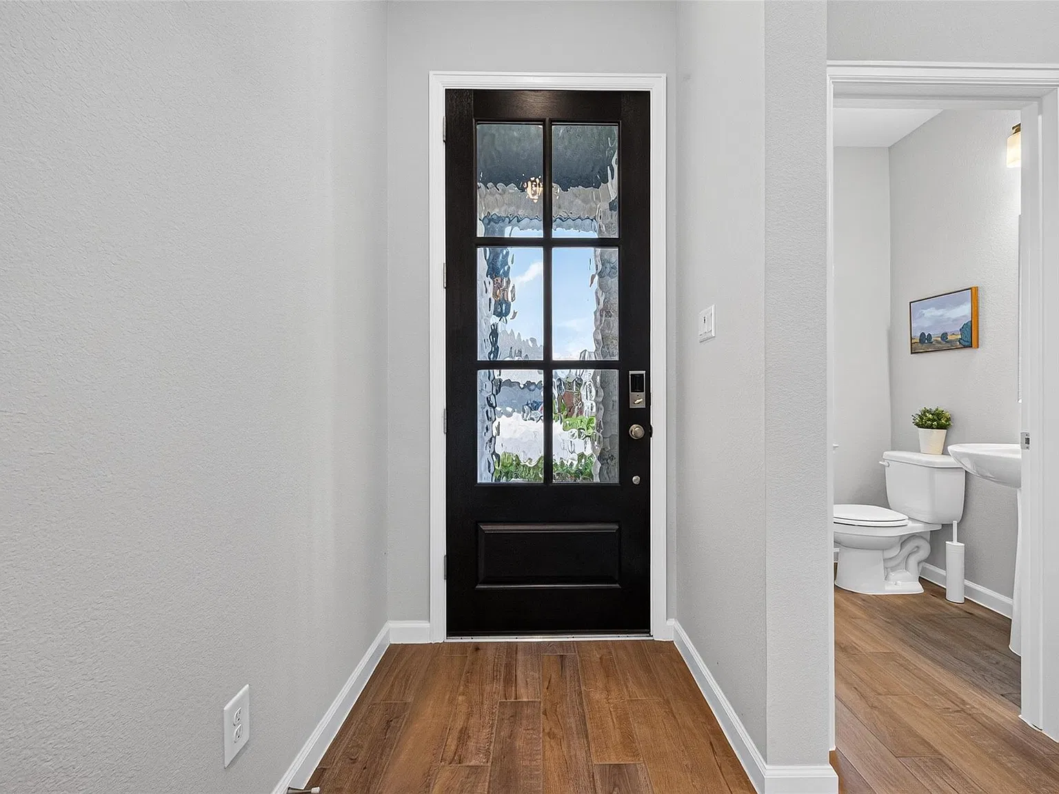 3 bed, 2.5 bath, 1795 sqft, $2,300 — Photo 2