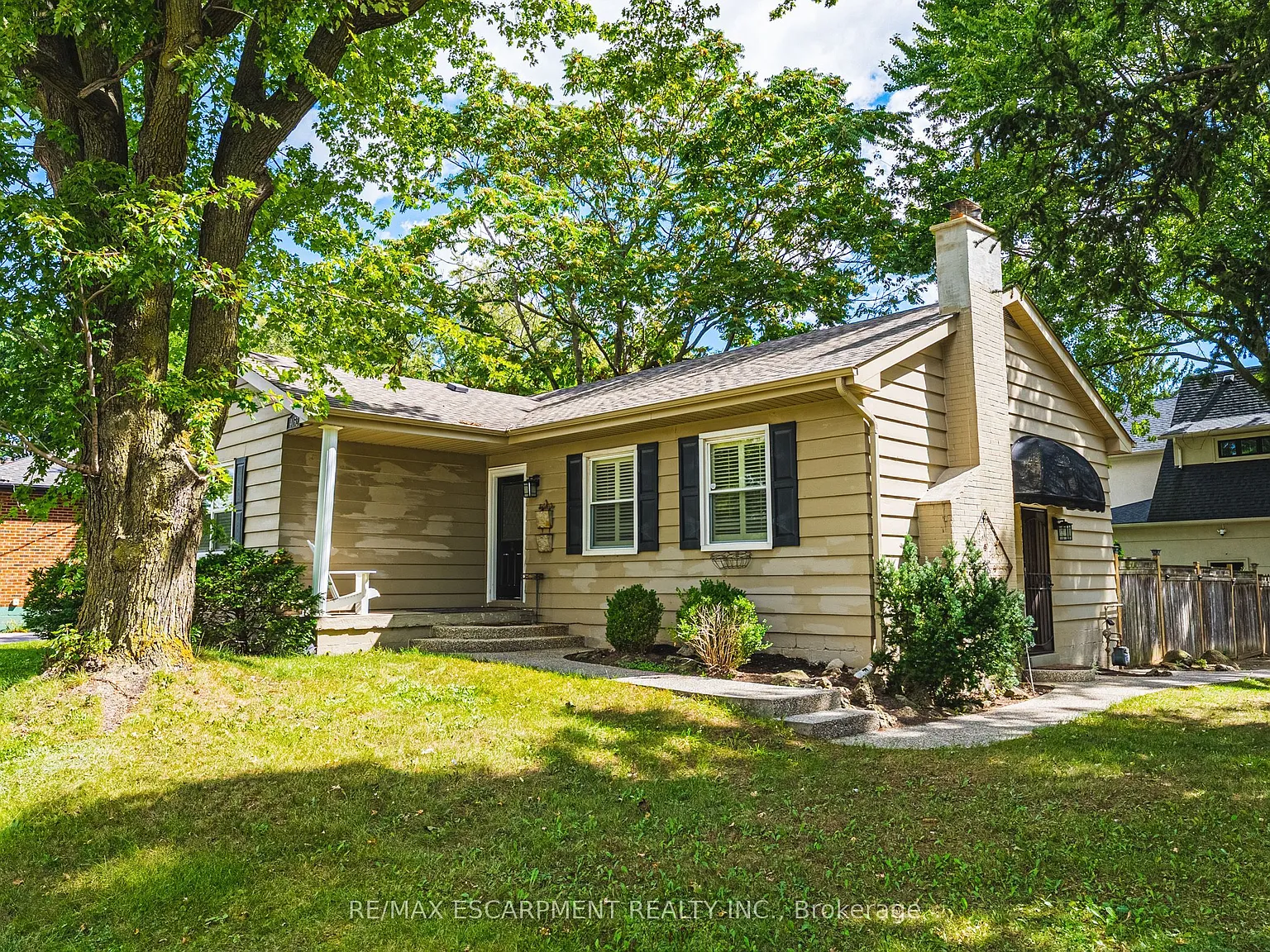 4 bed, $3,900 — Photo 2