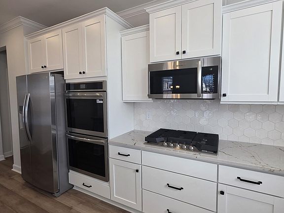 5th image of 1062 Paula Parris Rd #39