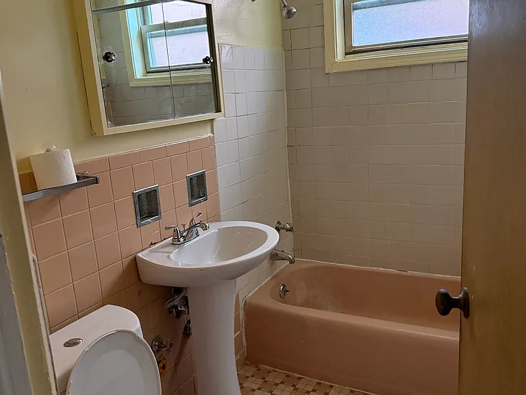 2626 W Greenleaf Ave #2-A — Photo 6