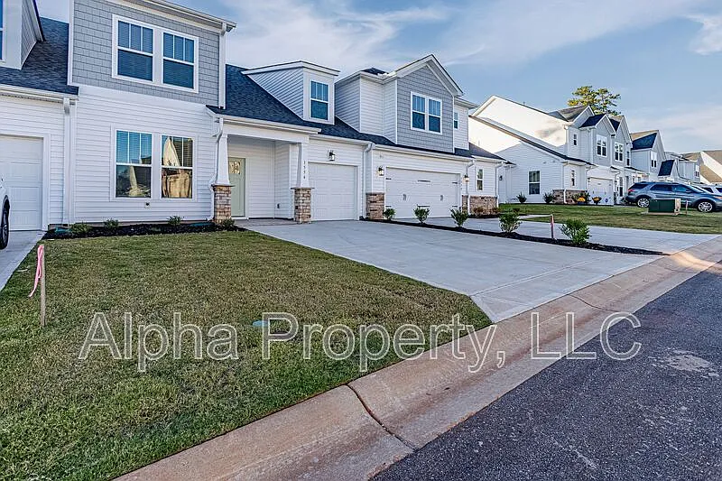 4 bed, 3.0 bath, 2185 sqft, $2,195 — Photo 2