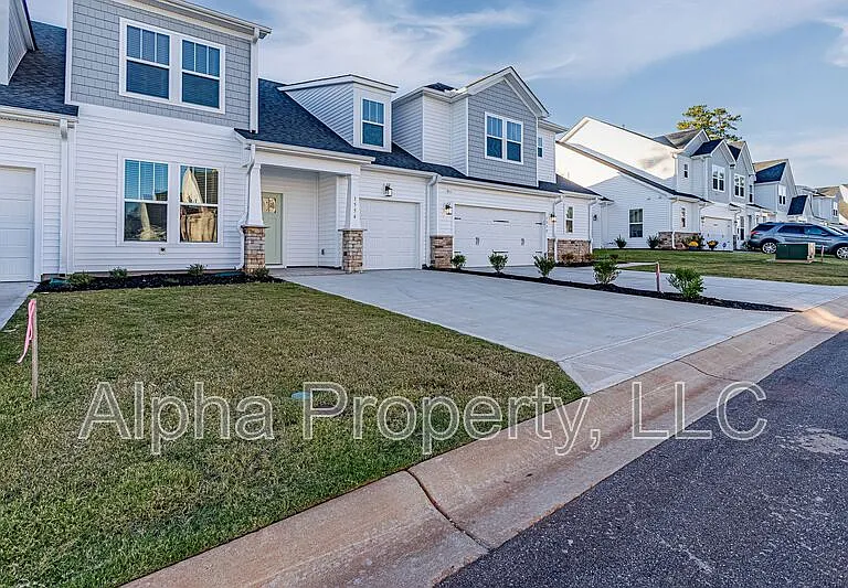 1554 Shallons Ct — Photo 2