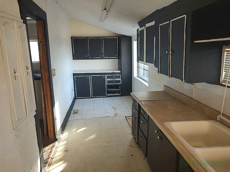 604 W C Ave — Photo 9