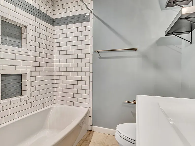 112 Cloverleaf Ave — Photo 31