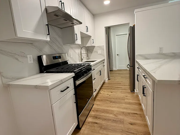 1662 W 2nd St #10 — Photo 5