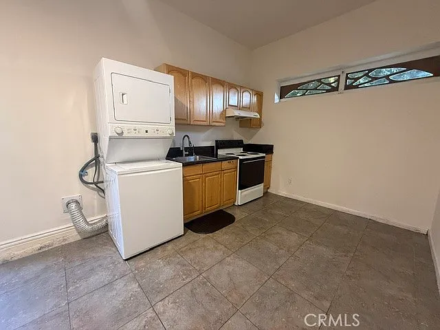 2 bed, 600 sqft, $2,000 — Photo 2