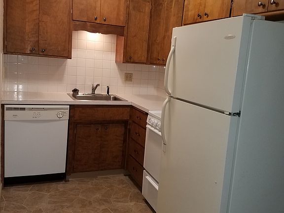 4th image of 361 Langer Ave S APT 3